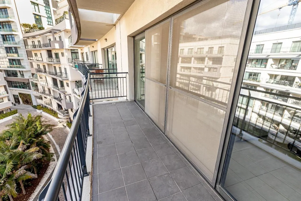 Lovely Studio Apt In The Heart Of St Julians San Ġiljan 0*,  Malte